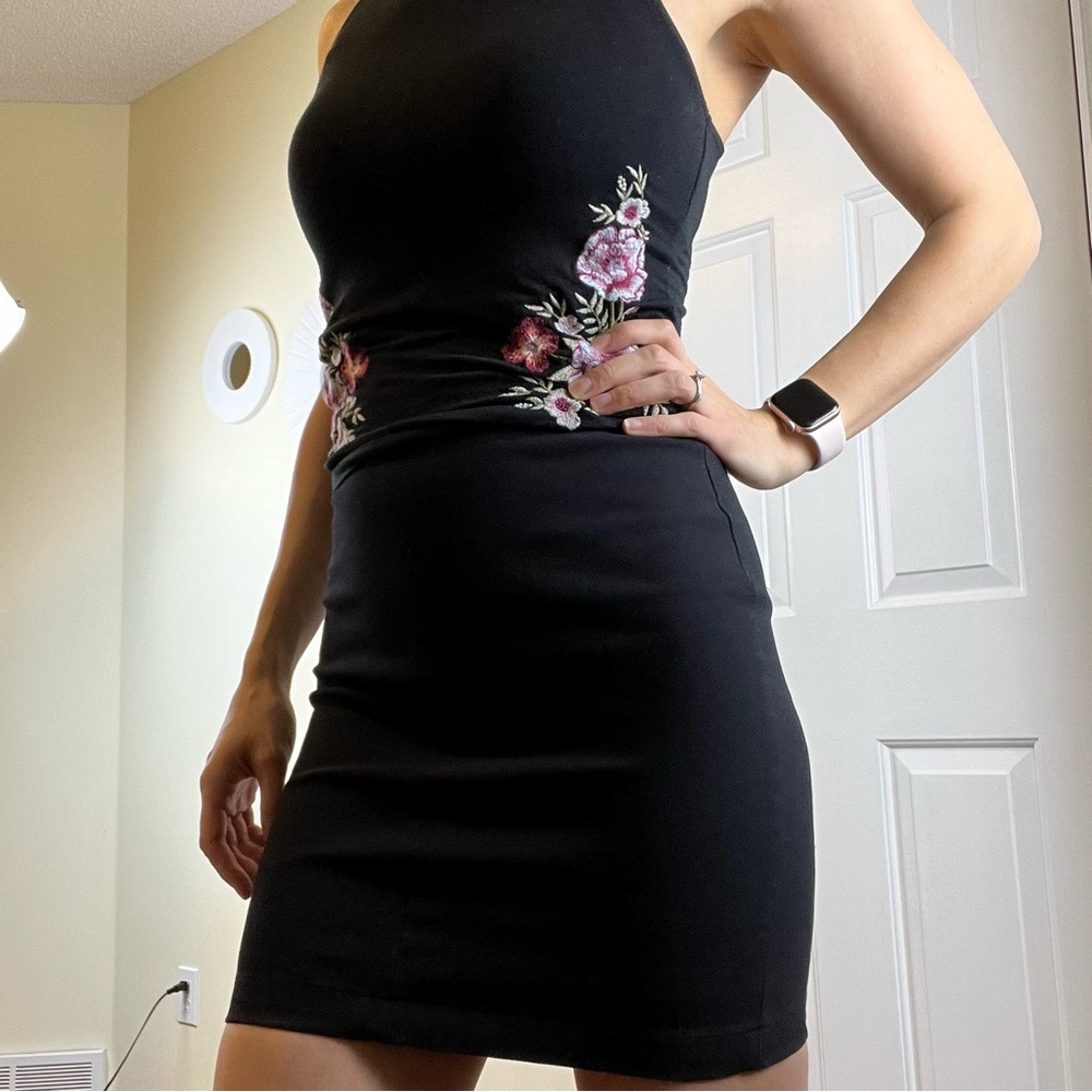 Aritzia Wilfred Free Classic Bodycon Black Mini Skirt - Size 2